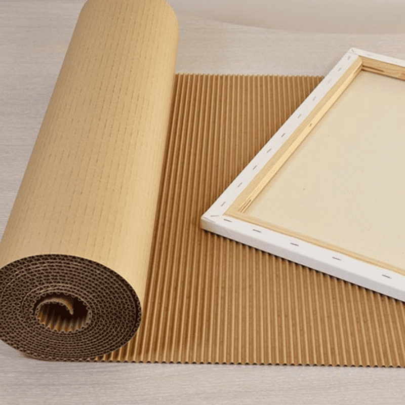 rouleau de carton ondulé qui emballe un cadre